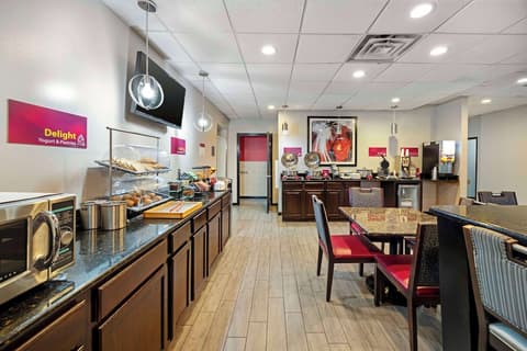 Best Western Plus Gen X Inn, Breakfast area