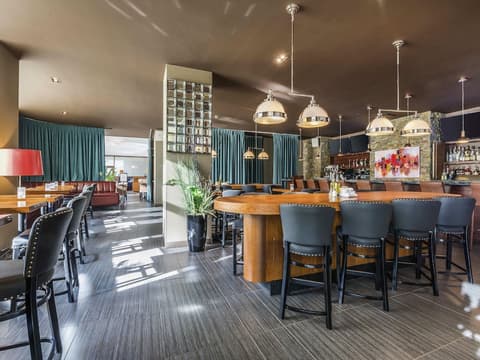 Novotel Montreal Aeroport, Restaurant