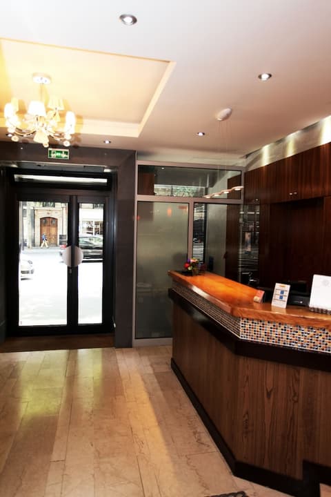 Hotel Alane, Reception