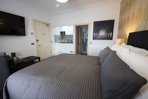 Grosvenor Suites, Room