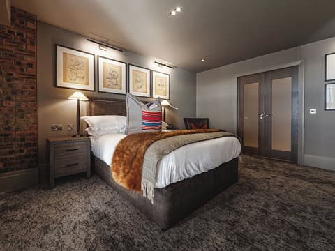 Dakota Eurocentral, Room