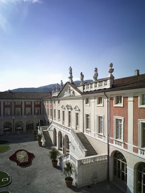 Villa Fenaroli Palace Hotel, Courtyard