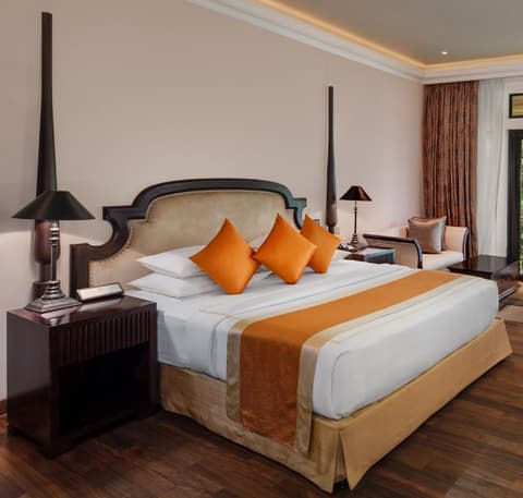 Earl's Regency, Room