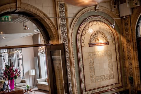 Heathcote Hotel, Interior entrance