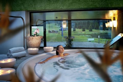 TH Madonna di Campiglio - Golf Hotel, Indoor spa tub