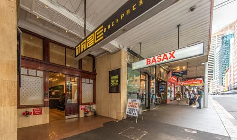 Maze Backpackers, Front of property