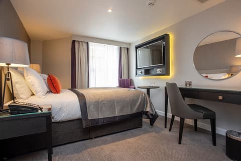 Ten Hill Place, Room