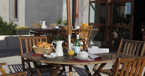 Adonis Carcassonne Résidence la Barbacane, Restaurant