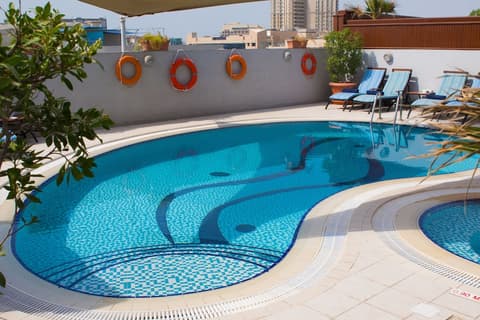 Savoy Suites Hotel Apartments, Pool