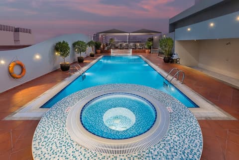 Savoy Crest Hotel Apartments, Pool