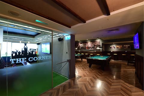 Majestic City Retreat Hotel, Billiards