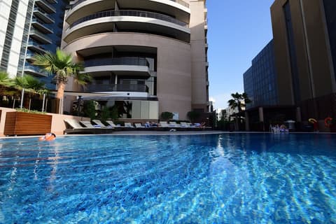 Majestic City Retreat Hotel, Pool