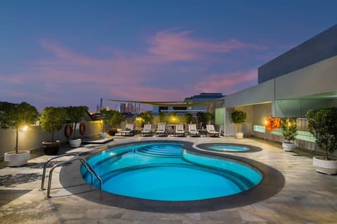 Savoy Park Hotel Apartments, Pool