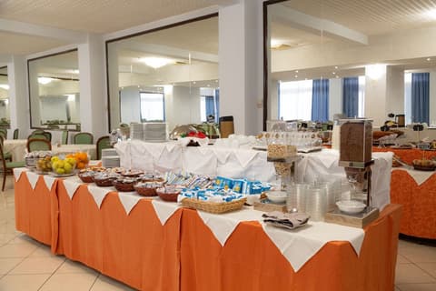 Wave Hotel, Restaurant