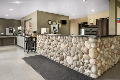 SureStay Plus Hotel by Best Western Lethbridge, Lobby