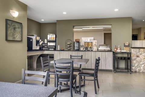 SureStay Plus Hotel by Best Western Lethbridge, 