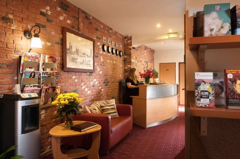 Maly Krakow Aparthotel, Reception