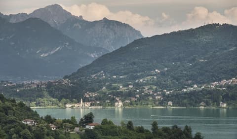 Hotel La Perla, Lake