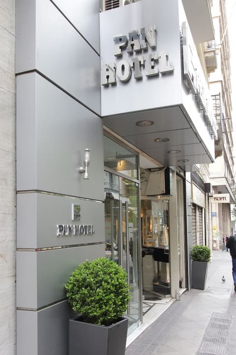 Pan Hotel, Property entrance