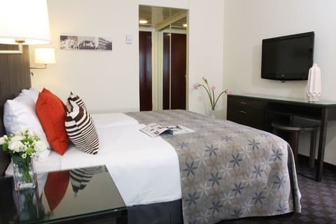 Metropolitan Hotel, Room