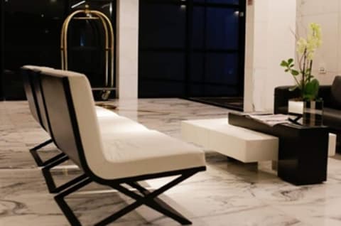 Royal Collection Savassi, Lobby sitting area