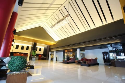 Chiang Mai Hill, Lobby