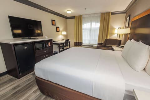 Comfort Inn & Suites Near Universal - N. Hollywood - Burbank, Room