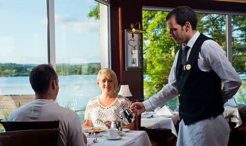 Harvey's Point Hotel, Breakfast area