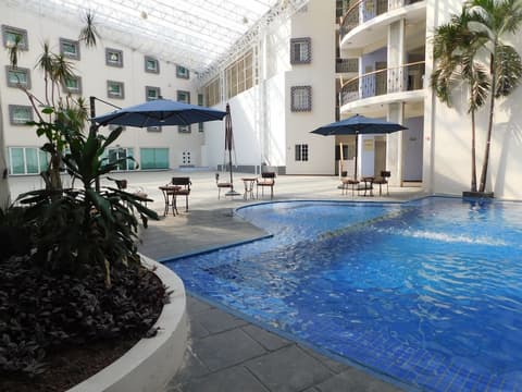 Plaza Poblana, Indoor/outdoor pool