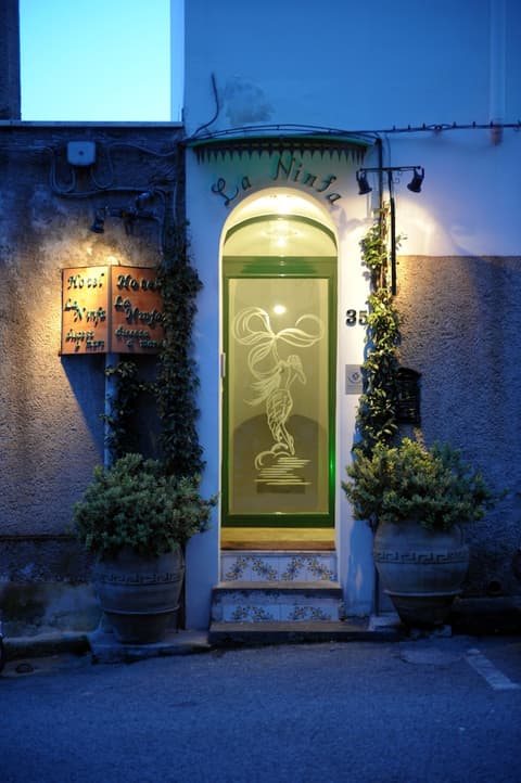 Hotel La Ninfa, Interior entrance