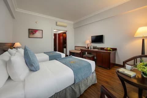 The Tray Hotel, Room