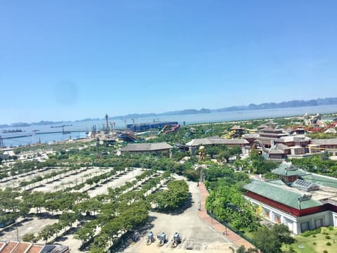 HA LONG DREAM, Front of property