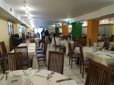 Nike Hotel, Food court