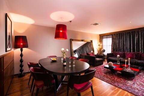 The Twelve Hotel, Room