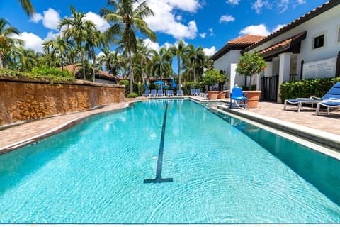 Naples Bay Resort & Marina, Outdoor pool