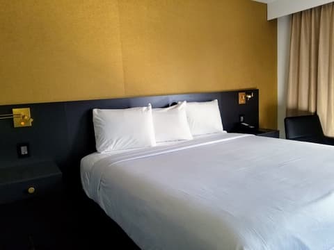 Glen Capri Inn & Suites - Burbank Universal, Room