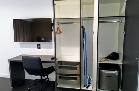 Glen Capri Inn & Suites - Burbank Universal, Room