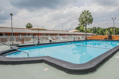 Rodeway Inn & Suites Winter Haven Chain Of Lakes, Pool