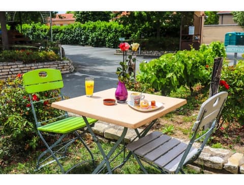 Kyriad Direct Roanne, Garden