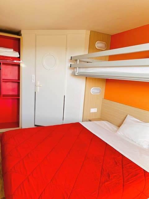 Hotel Première Classe Saint Quentin En Yvelines - Elancourt, Room