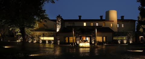 El Casco Art Hotel, Property entrance