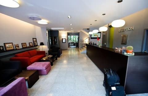 Unique Boutique, Lobby