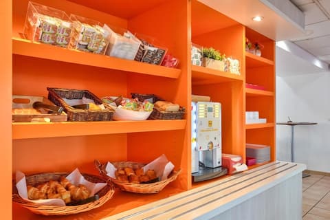 Premiere Classe Paris Ouest - Pont De Suresnes, Breakfast area