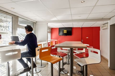 Premiere Classe Bordeaux Sud-Pessac Becquerel, Breakfast area