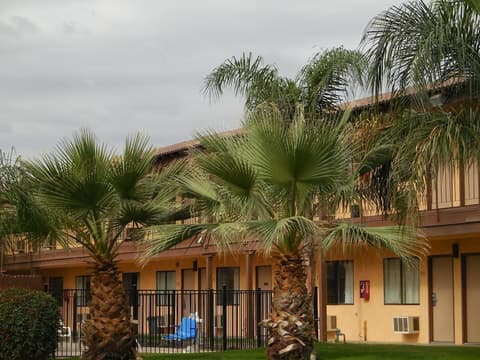 Best Economy Inn n Suites, Exterior