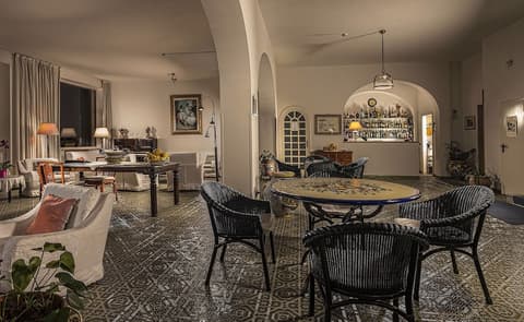 Hotel Bellevue Suite, Reception