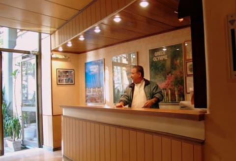 Claridge Hotel, Reception