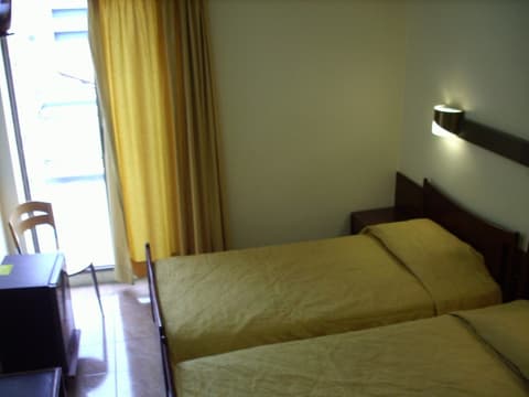 Claridge Hotel, Room