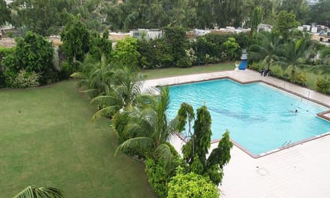 Avari Towers Karachi, Outdoor pool