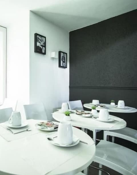 Hotel Schtak, Dining